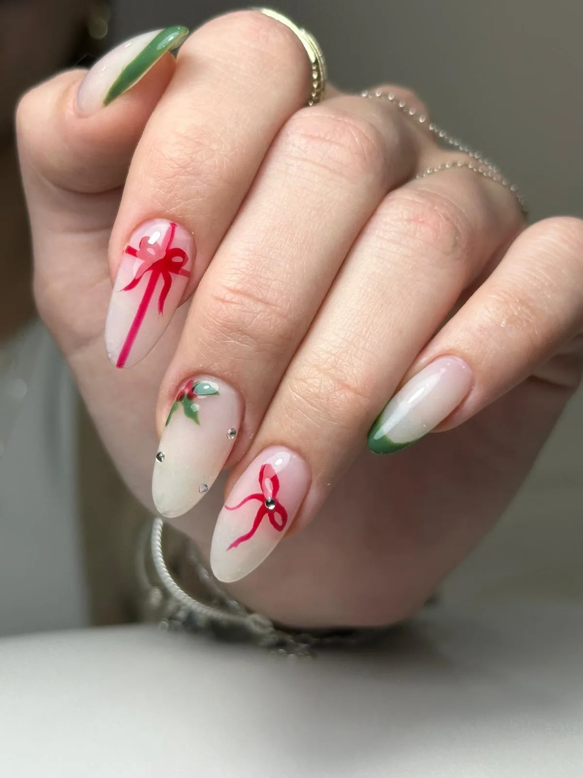 Damla nail art kırmızı desen uygulama sonucu