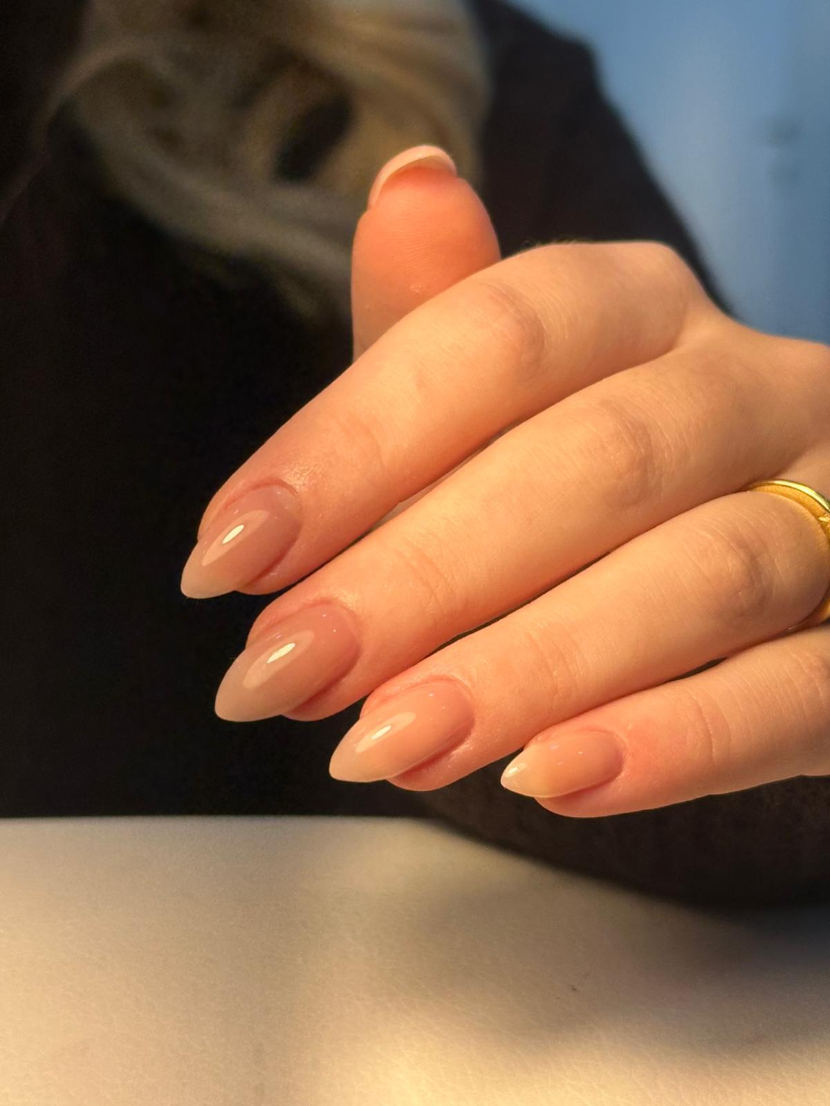 Kalıcı oje ve doğal tırnak görünümü