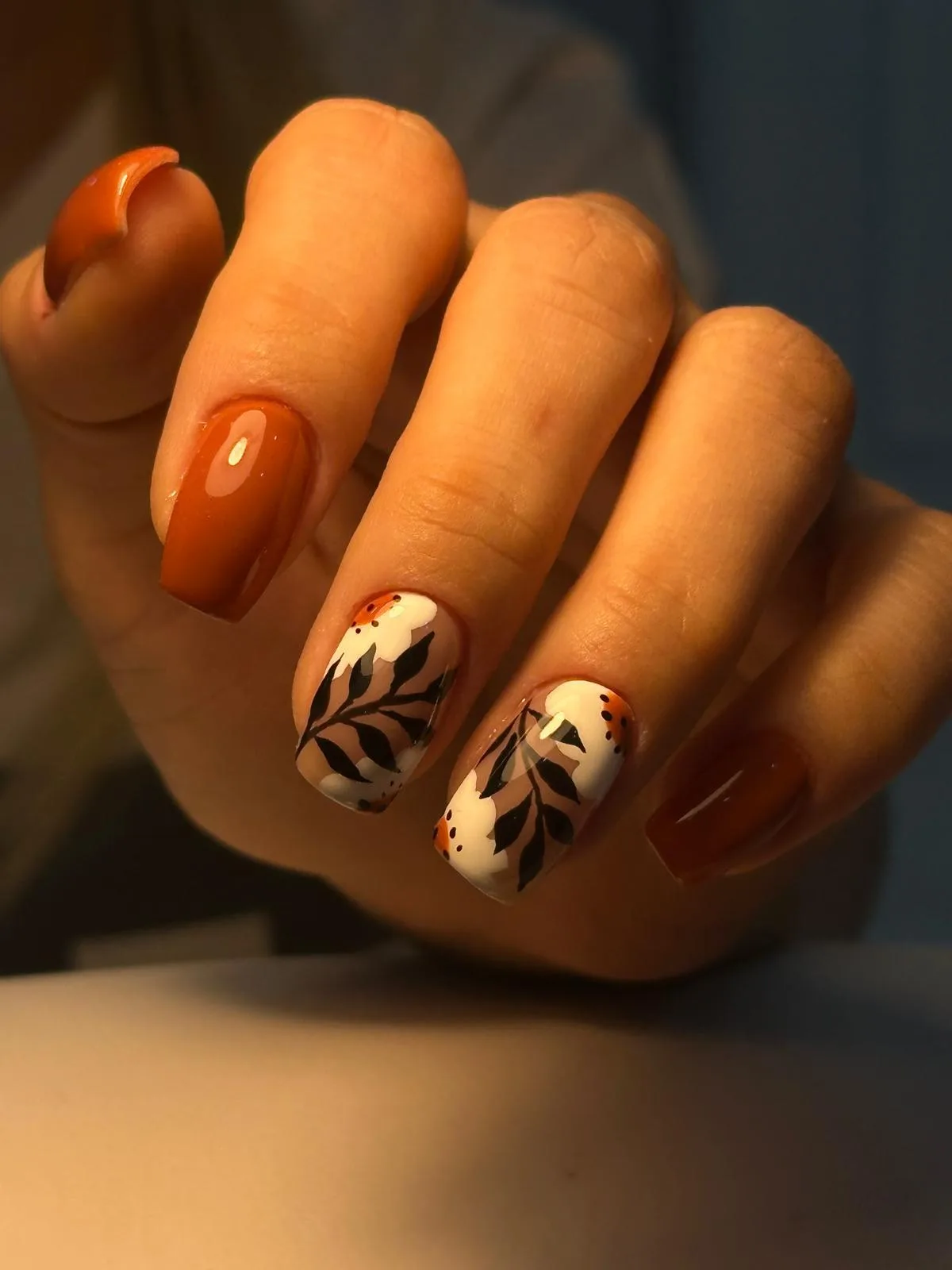 Sonbahar nail art turuncu desenli uygulama sonucu